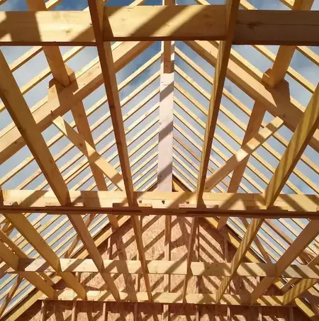 charpente traditionnelle à Maen Roch - image 2